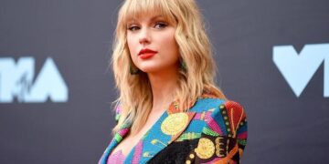 Taylor Swift min one