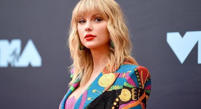 Taylor Swift min one