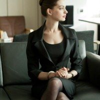 Anne-Hathaway-33