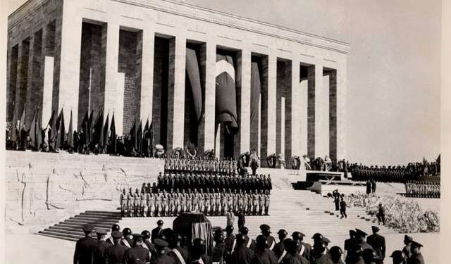 ataturk-un-son-yolculugu-ilk-fotograflari-4