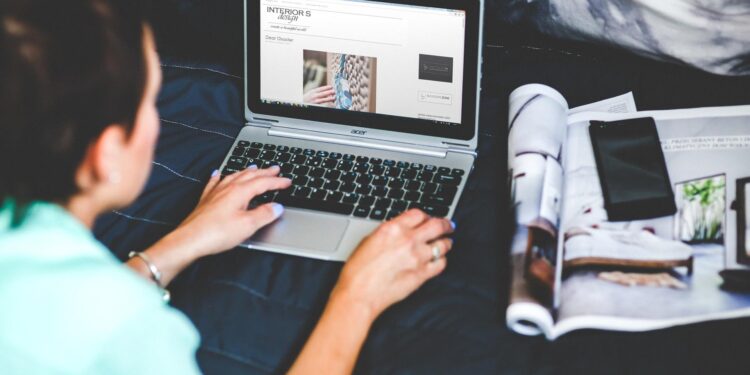 hands-woman-laptop-working