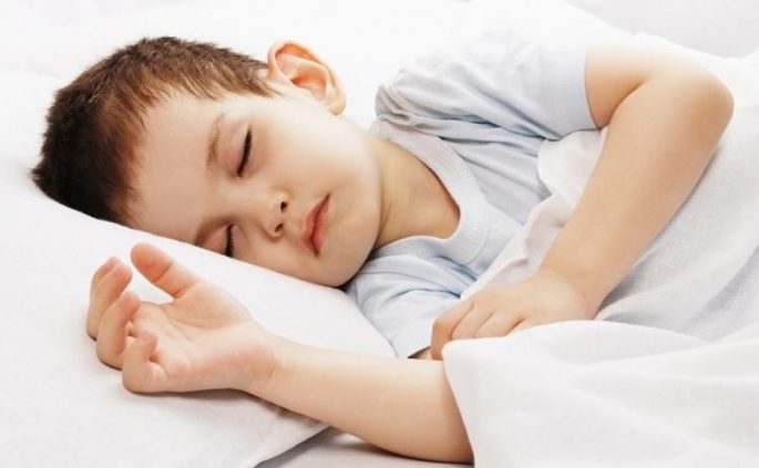 çocukların düzenli uyuması önemlidir