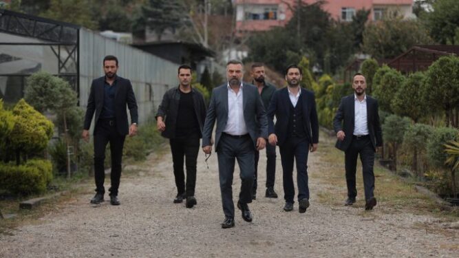 Eşkıya Dünyaya Hükümdar Olmaz Konusu ve Oyuncuları 7 eskiya dunyaya hukumdar olmaz 4 e1601994660755