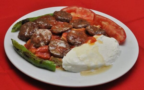 Bursa Mutfağının Yöresel Yemekleri 5 bursa pideli kofte 685x428