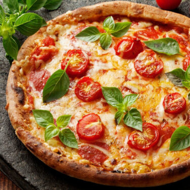 Margarita Pizza Tarifi, Nasıl Yapılır? (Videolu) 4 margarita pizza 3
