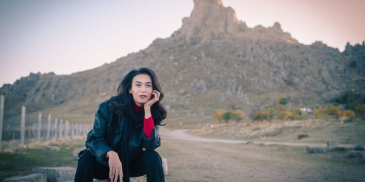 ecem ozkaya one cikan