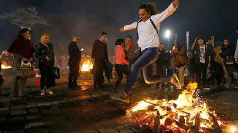 Hıdırellez Nedir? Hıdırellez Ne Zaman, Hıdırellez Günü Ne Yapılır? 3 ateşten atlayan kadın