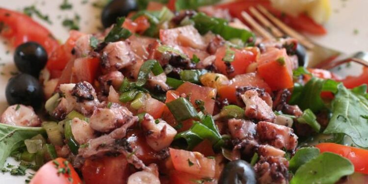 ahtapot salatasi one cikan