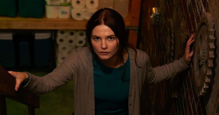 Girl In The Basement Film Konusu ve Oyuncuları 5 Girl In The Basement5