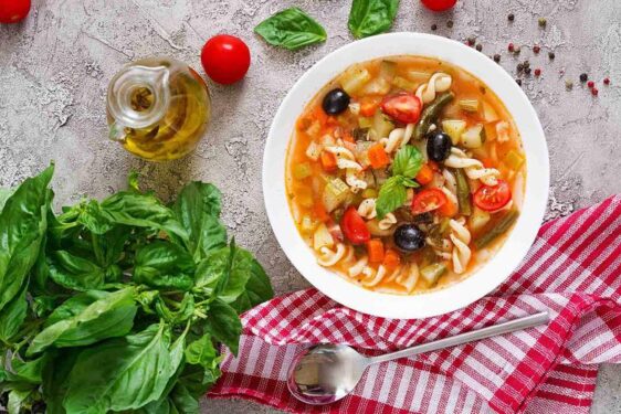Minestrone Çorbası Tarifi, Nasıl Yapılır? 4 Minestrone Çorbası