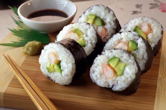 Uramaki Sushi Tarifi, Nasıl Yapılır? 4 Uramaki Sushi