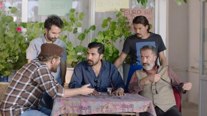 Kaygısız Baş Film Konusu ve Oyuncuları 3 Kaygısız Baş Film Konusu