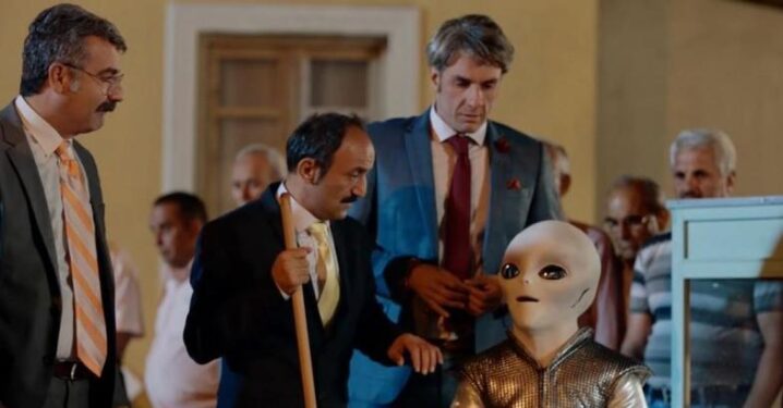 Kolonya Cumhuriyeti Film Konusu ve Oyuncuları 3 Kolonya Cumhuriyeti