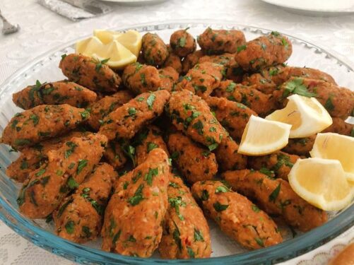 Mercimek Köftesi Tarifi, Nasıl Yapılır? (Videolu) 2 Mercimek Köftesi tarifi
