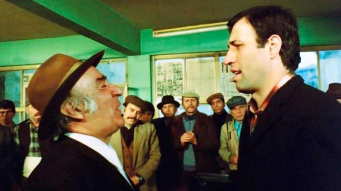 Üçkağıtçı Film Konusu ve Oyuncuları 4 Üçkağıtçı