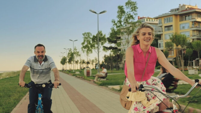 Çakallarla Dans 3: Sıfır Sıkıntı Film Konusu ve Oyuncuları 4 Çakallarla Dans 3: Sıfır Sıkıntı Film Konusu