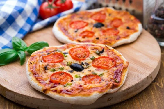 Ekmek Hamurundan Pizza Tarifi, Nasıl Yapılır? (Videolu) 4 ekmek hamurundan pizza tarifi nasil yapilir videolu3