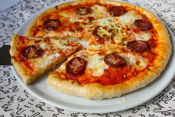 Ekmek Hamurundan Pizza Tarifi, Nasıl Yapılır? (Videolu) 5 ekmek hamurundan pizza tarifi nasil yapilir videolu4