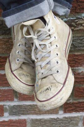 beyaz ayakkabi temizligi 10 adimda nasil yapilir 7 270x405 1