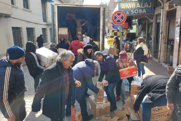 Deprem Bölgesinde En Çok Hangi Malzemelere İhtiyaç Var? 2 deprem bolgesinde en cok hangi malzemelere ihtiyac var 2 768x512 1