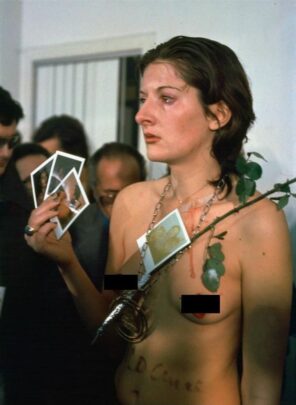 Marina Abramoviç’in Rhythm 0 Gösterisinde Yaşadıkları Nelerdir?