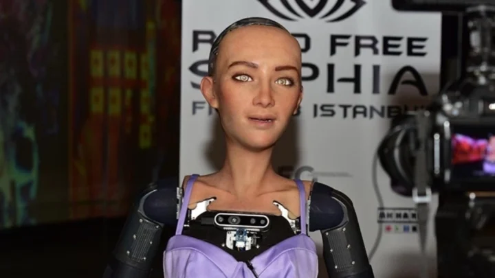 robot sophia 4