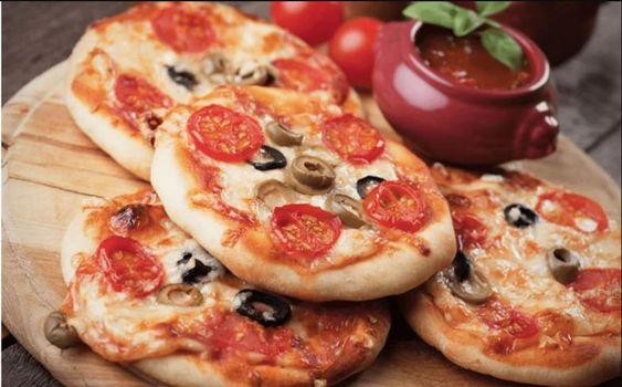 Mini Pizza Tarifi, Nasıl Yapılır? (Videolu)