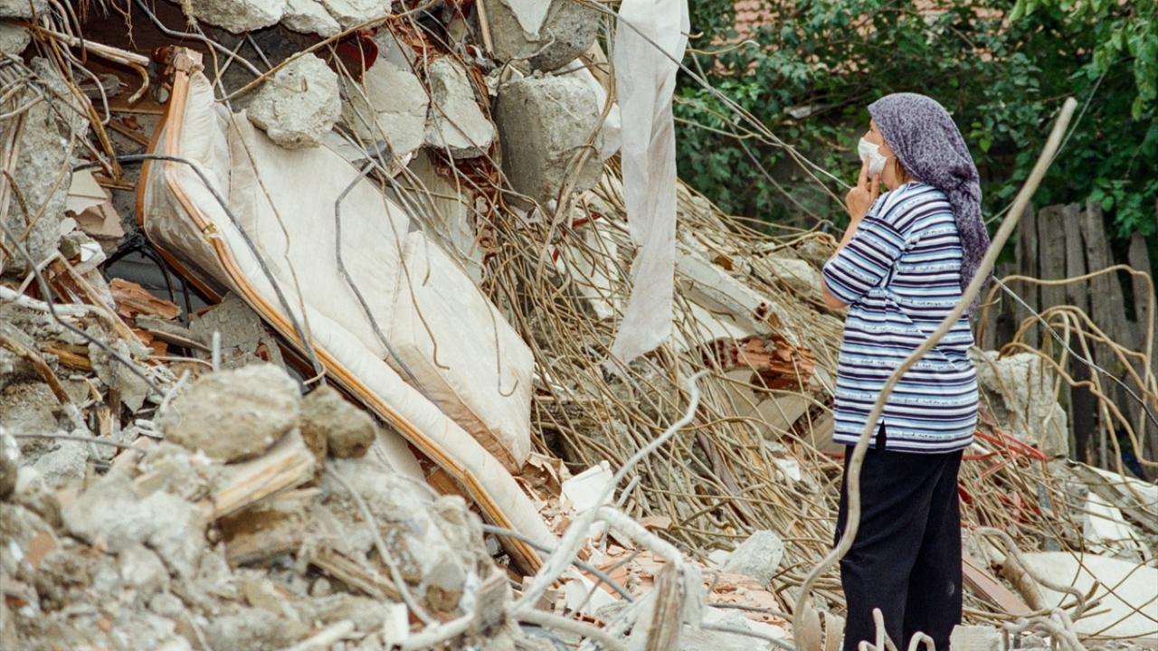 fotograflarla 17 agustos depremi 8