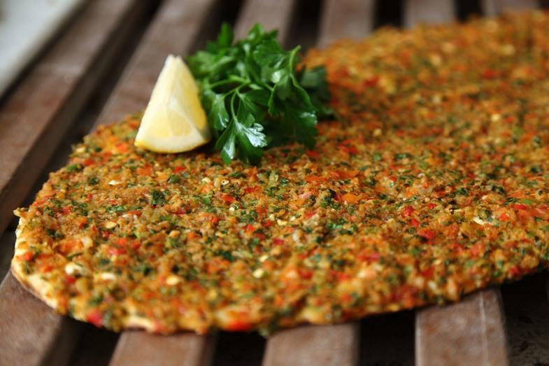 Antep Lahmacun Tarifi, Nasıl Yapılır? (Videolu) - MaksatBilgi