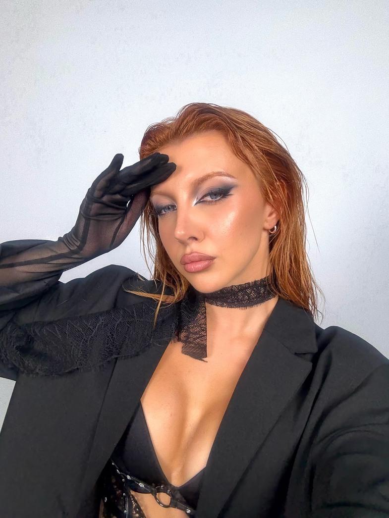 Mina Solak Kimdir? 4 mina solak kimdir 4