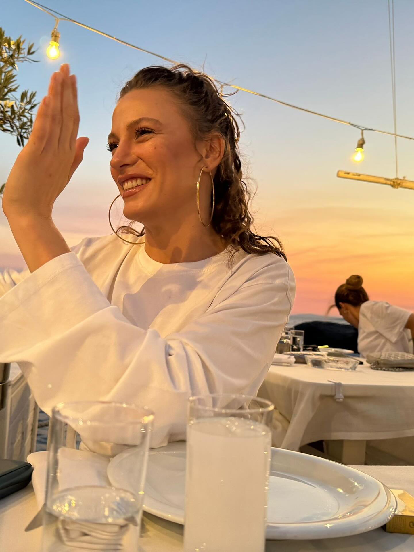 Serenay Sarıkaya Kimdir? 7 serenay sarikaya bikinili yaz tatili plajda 1