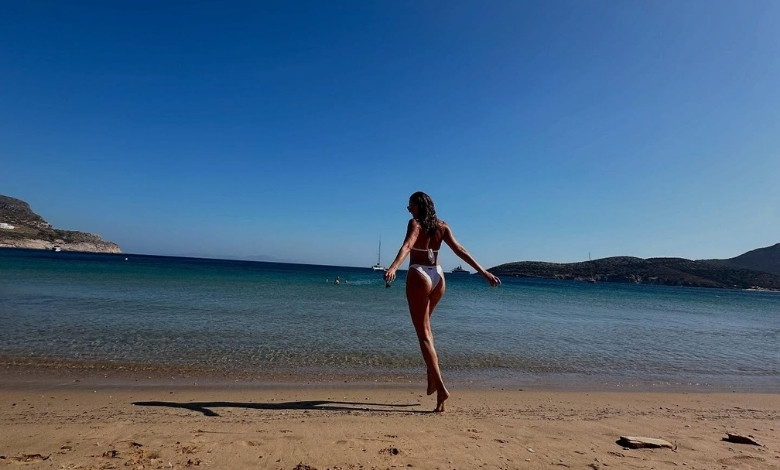 Serenay Sarıkaya Kimdir? 4 serenay sarikaya bikinili yaz tatili plajda