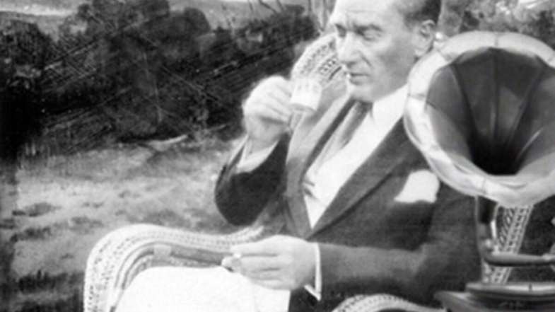Atatürk'ün Sevdiği Şarkılar! Atatürk'ün Kendi Sesinden Türkü 2 Atatürk'ün Sevdiği Şarkılar