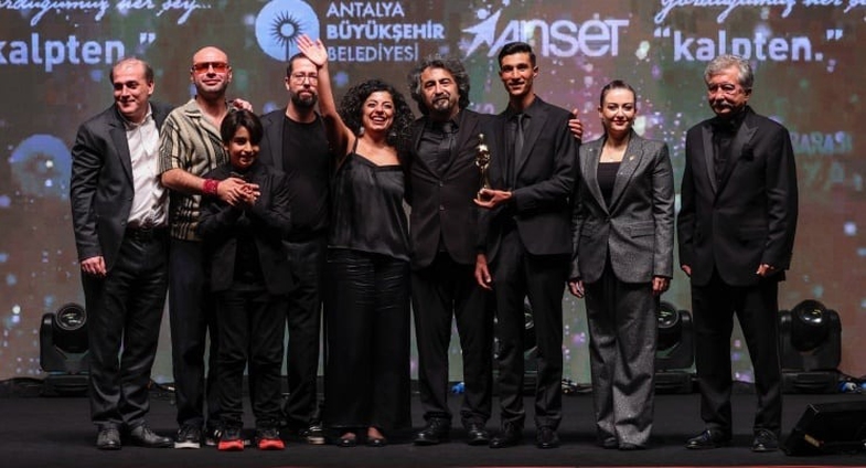 Tavşan İmparatorluğu Film Konusu ve Oyuncuları 4 tavsan imparatorlugu filmi 3