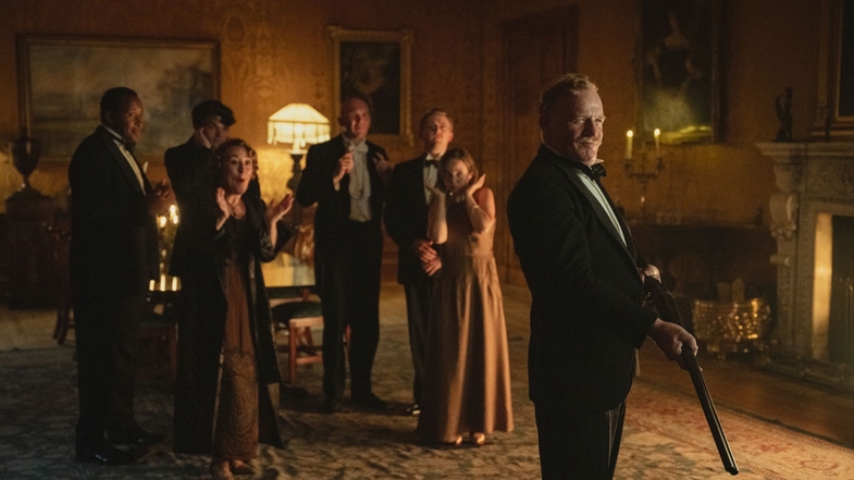 Agatha Christie's Seven Dials Dizi Konusu ve Oyuncuları 3 agatha christies seven dials dizisi 2