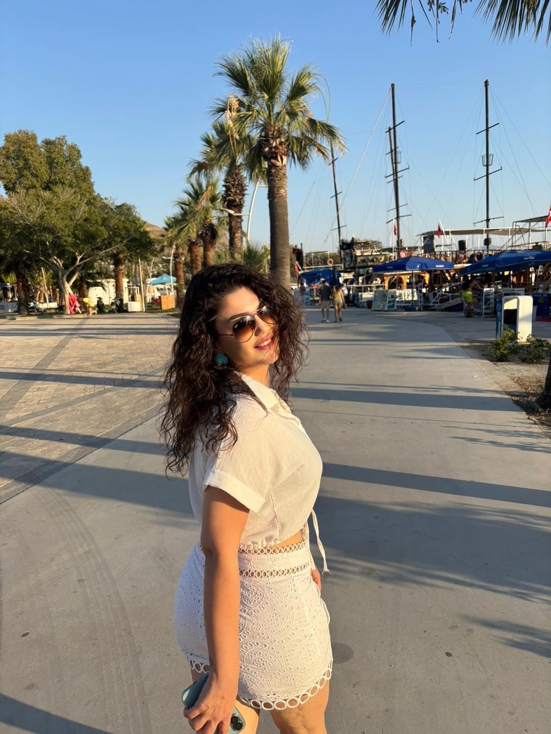 Esra Öztürk Kimdir? 3 esra ozturk kimdir 3