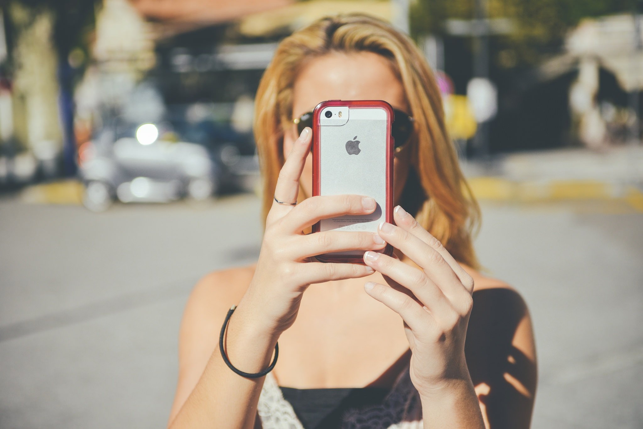 Çok Telefon Kullanmanın Beyne Etkileri: Fark Etmeden Zihnimizde Neler Oluyor? 4 cok telefon kullanmanin beyne etkileri3