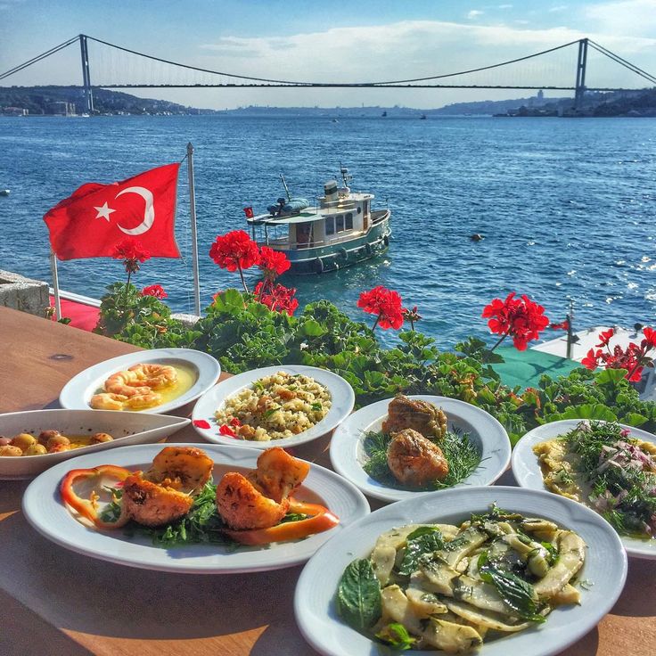 Dünyayı Sofrada Tanımak: Farklı Kültürlerde Yemek ve Sofra Adabı 5 Farklı Kültürlerde Yemek ve Sofra Adabı