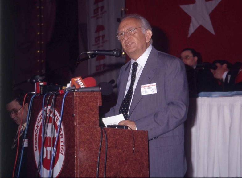 Hüsamettin Cindoruk Kimdir? 2 husamettin cindoruk kimdir 9