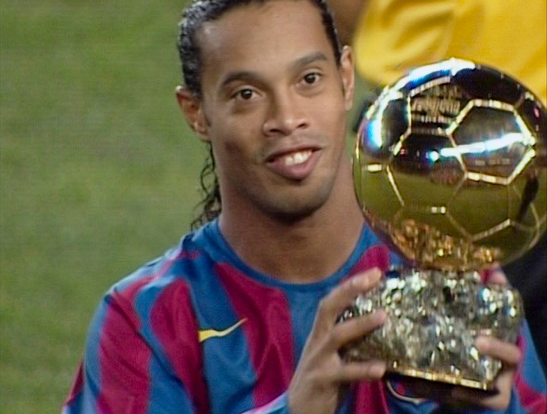 Futbol Efsanesinin Kariyer Yolculuğu: Ronaldinho Efsanesi Belgesel Konusu 4 ronaldinho efsanesi belgeseli 4