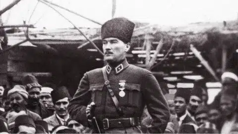Liderin Kaleminden: Tarihe Işık Tutan Mustafa Kemal Atatürk'ün 10 Kitabı 8 Liderin Kaleminden Tarihe Isik Tutan Mustafa Kemal Ataturkun 10 Kitabi 5