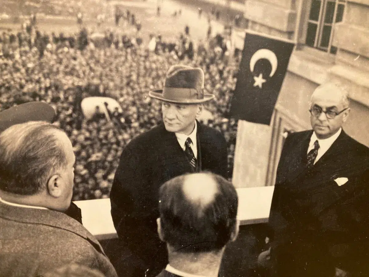 Liderin Kaleminden: Tarihe Işık Tutan Mustafa Kemal Atatürk'ün 10 Kitabı 9 Liderin Kaleminden Tarihe Isik Tutan Mustafa Kemal Ataturkun 10 Kitabi 6