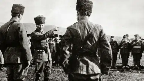 Liderin Kaleminden: Tarihe Işık Tutan Mustafa Kemal Atatürk'ün 10 Kitabı 3 Liderin Kaleminden Tarihe Işık Tutan Mustafa Kemal Atatürk'ün 10 Kitabı