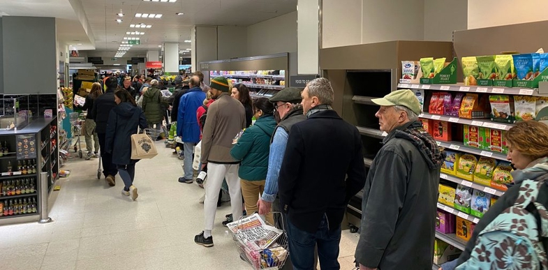 Market Alışverişinde Kuyruk Teorisi: Neden Her Zaman Yanlış Kasaya Giriyoruz? 2 Kuyruk Teorisi