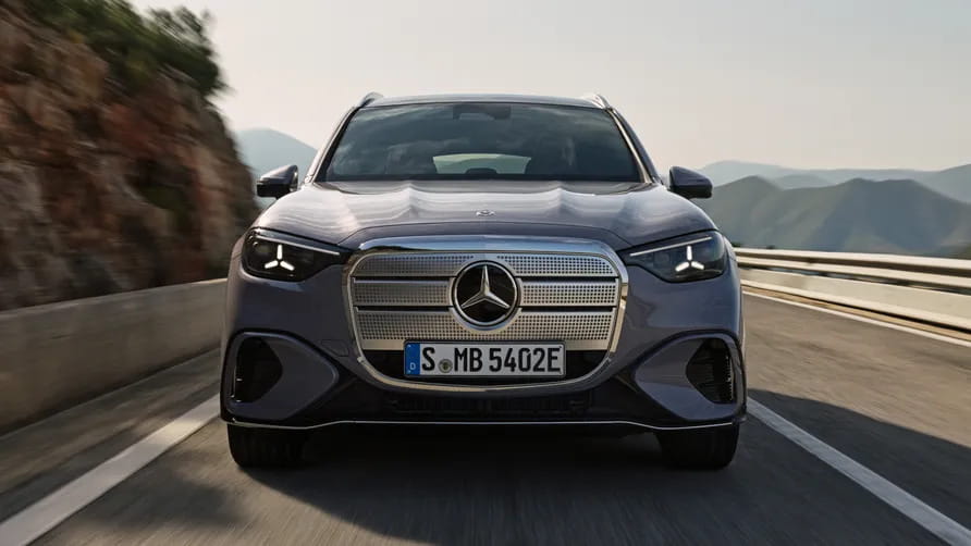 2026 Mercedes C200: Geleceğin Lüksüne Dair Bilmeniz Gereken 10 Özellik 3 2026 mercedes c200 bilmeniz gereken 10 ozellik10