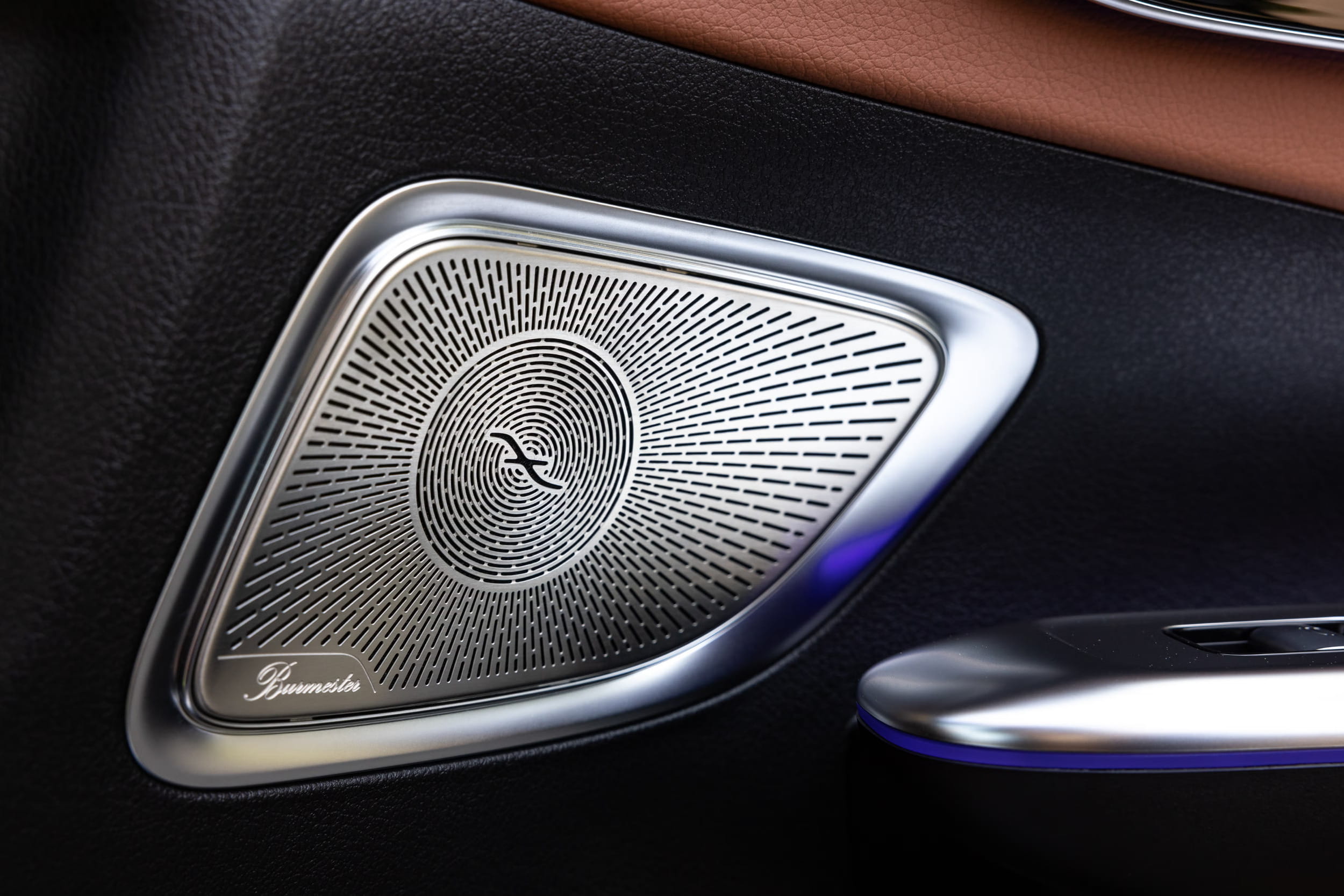 2026 Mercedes C200: Geleceğin Lüksüne Dair Bilmeniz Gereken 10 Özellik 10 2026 mercedes c200 bilmeniz gereken 10 ozellik6