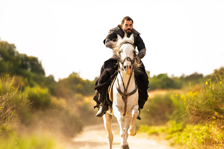 Aşk ve Taht Dizi Konusu ve Oyuncuları 2 Aşk ve Taht Dizi Konusu