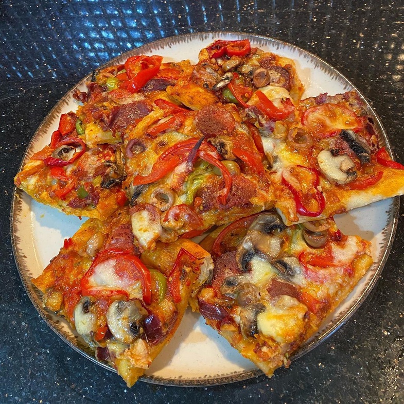 Tepsi Pizza Tarifi, Nasıl Yapılır? (Videolu) 3 tepsi pizza tarifi 2