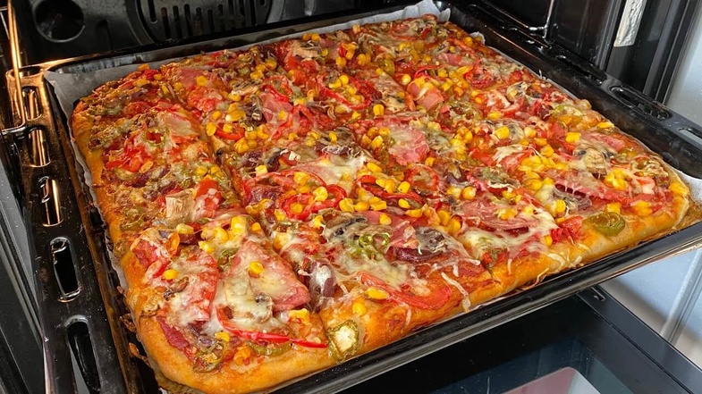 Tepsi Pizza Tarifi, Nasıl Yapılır? (Videolu) 2 Tepsi Pizza
