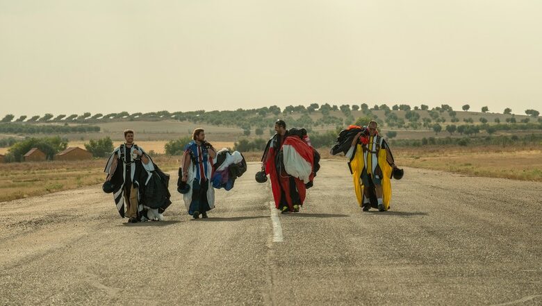 Uçlarda Yaşamak Film Konusu ve Oyuncuları